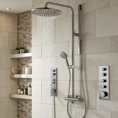 Colonne de douche moderne avec douchette et thermostat, idéale pour choisir sa colonne de douche parfaite.