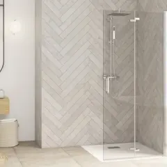 Salle de bain moderne avec paroi de douche en verre, idéale pour enlever calcaire paroi douche. Double vasque et baignoire invitent à la détente.