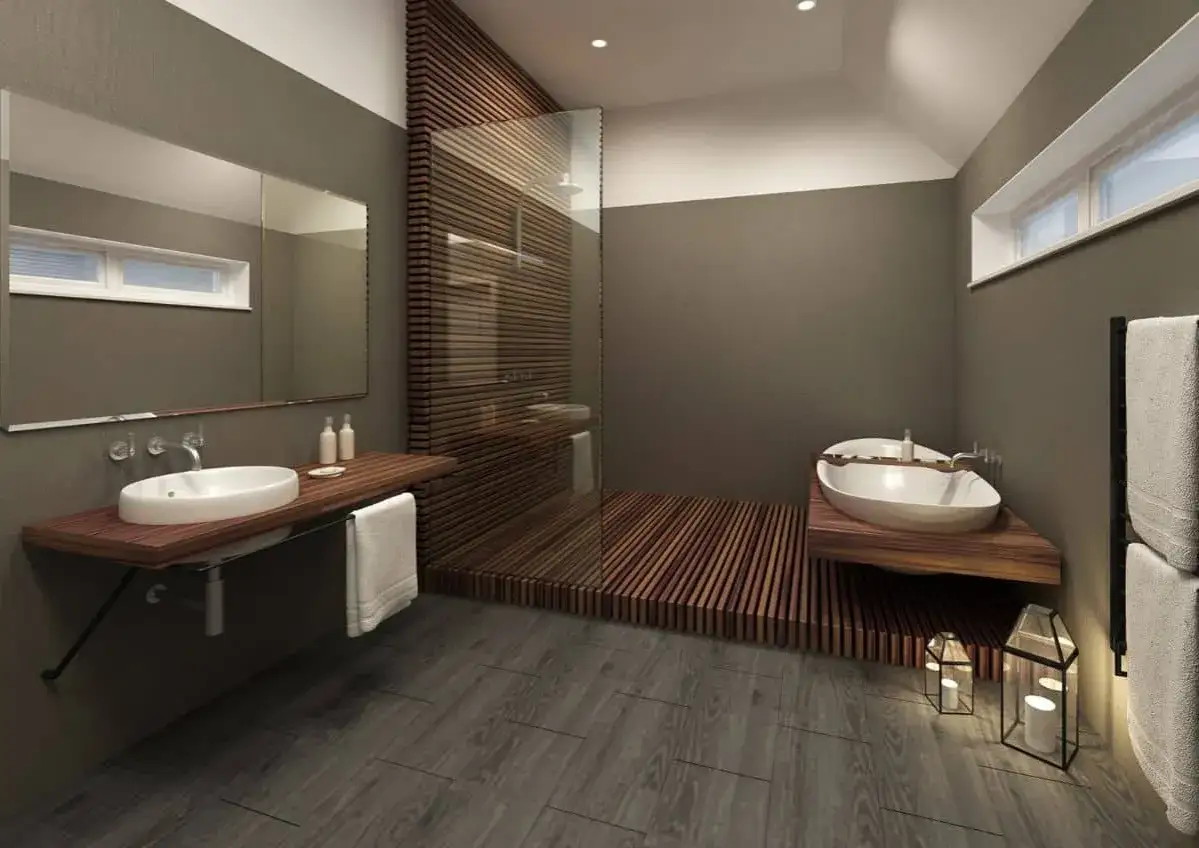 Salle de bain moderne avec une douche sans porte, un lavabo suspendu et une baignoire sur pied. Le bois est omnipr&eacute;sent, cr&eacute;ant une ambiance chaleureuse.