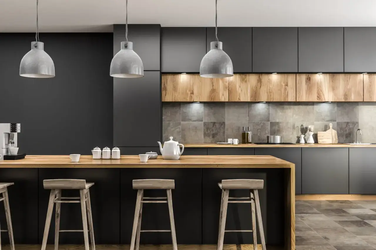 Plan d'implantation cuisine moderne avec îlot en bois, tabourets et électroménager discret.
