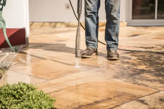 Nettoyer un carrelage antidérapant sans perdre l’adhérence