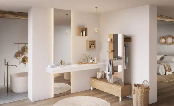 Une élégante salle de bain dans chambre, avec baignoire, lavabo, miroir et rangement en bois.
