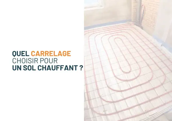 Préparation d'un sol chauffant avant pose de carrelage. Le réseau de tubes roses est prêt à être recouvert.
