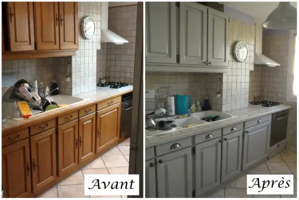 Cuisine avant/après : les meubles en chêne repeints en gris clair transforment l'espace.